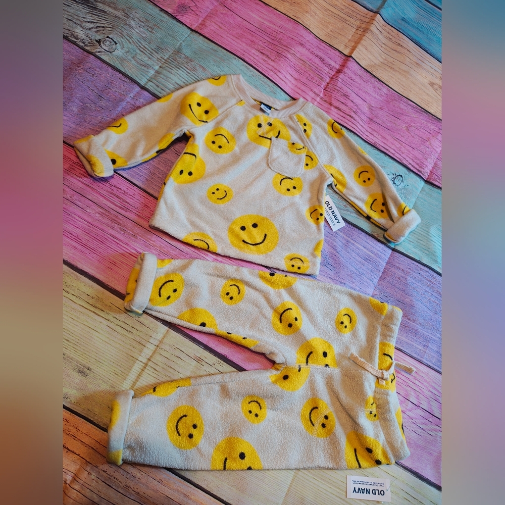Old Navy 18-24m Smiley Face Set #0396